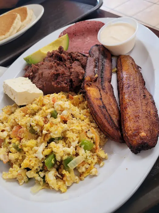 Como En Casa Deli Restaurant Picture 6