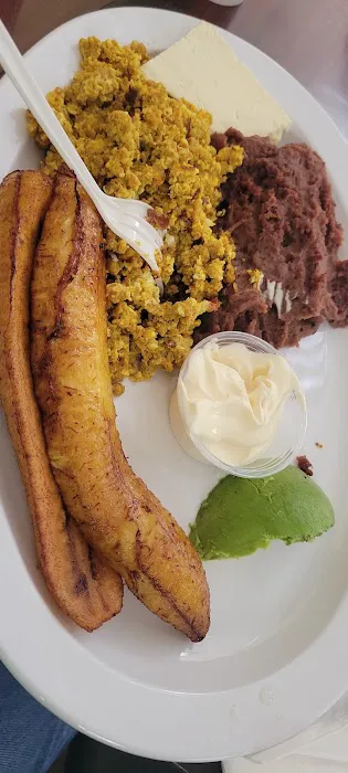 Como En Casa Deli Restaurant Picture 2