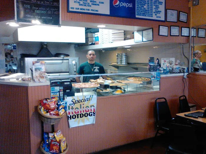 Gianni's Pizzeria Picture 5