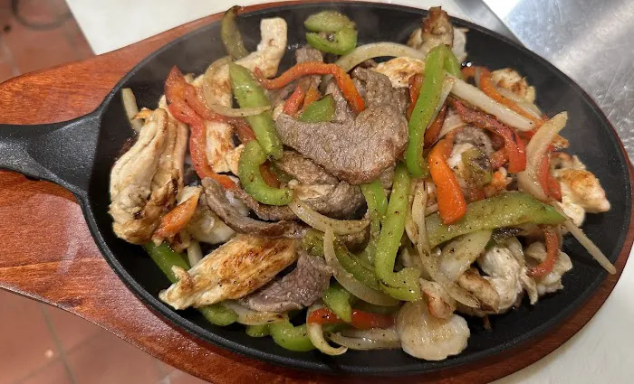 Mia's Rostiseria Y Parrilladas Picture 10