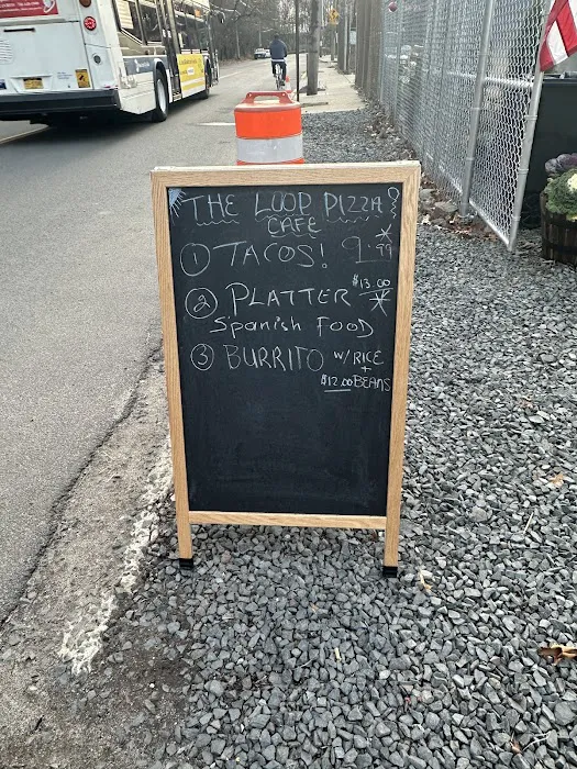 The Loop Pizza Cafe Picture 1