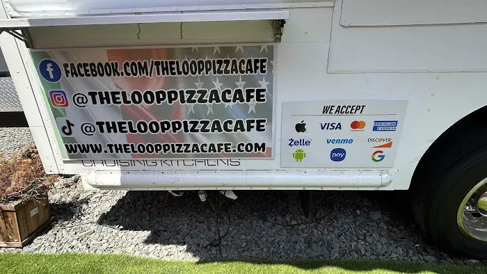 The Loop Pizza Cafe Picture 6