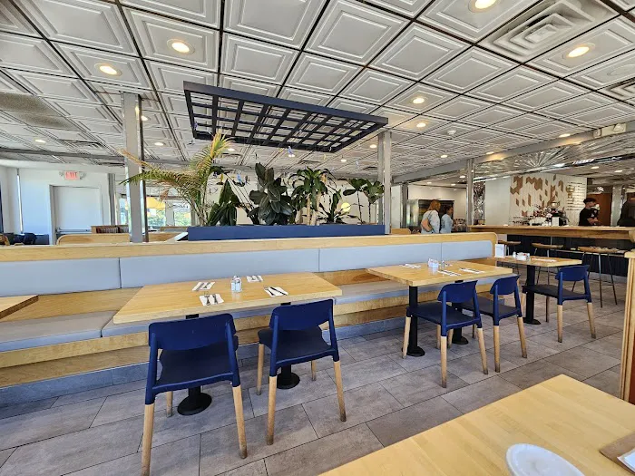 Oasis Diner Picture 2