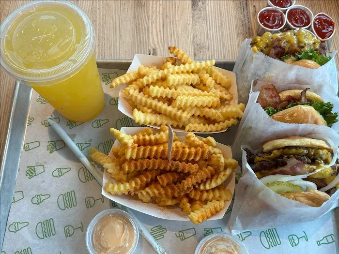 Shake Shack Parsippany atop The Hill Picture 8