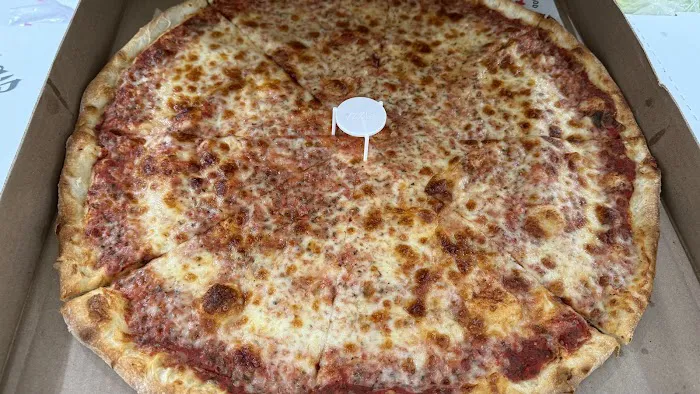 Cammaratas Pizza Picture 3