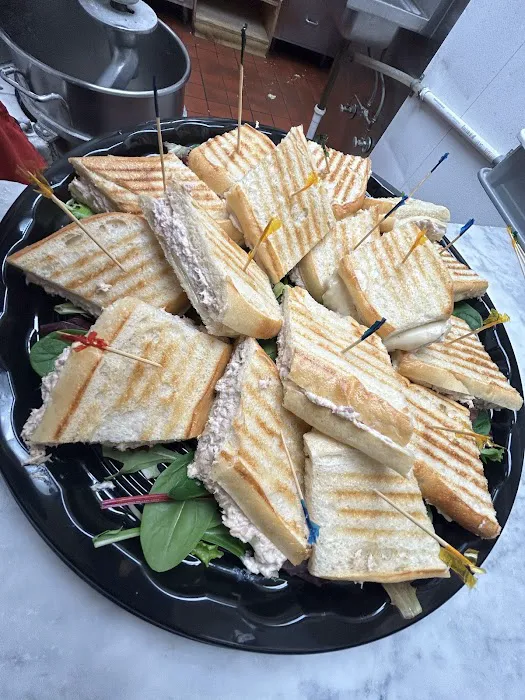 Cammaratas Pizza Picture 4