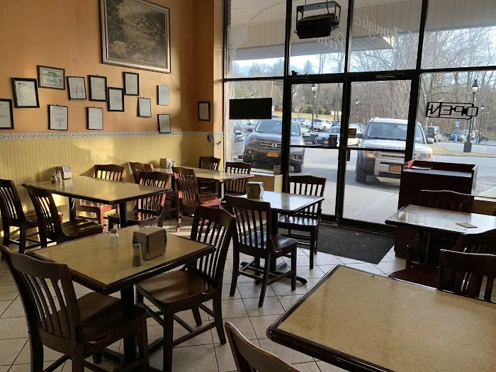 La Familia Pizza & Pasta Of Cross River Picture 5