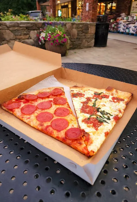 La Familia Pizza & Pasta Of Cross River Picture 8