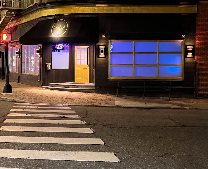 Luna lounge Picture 7