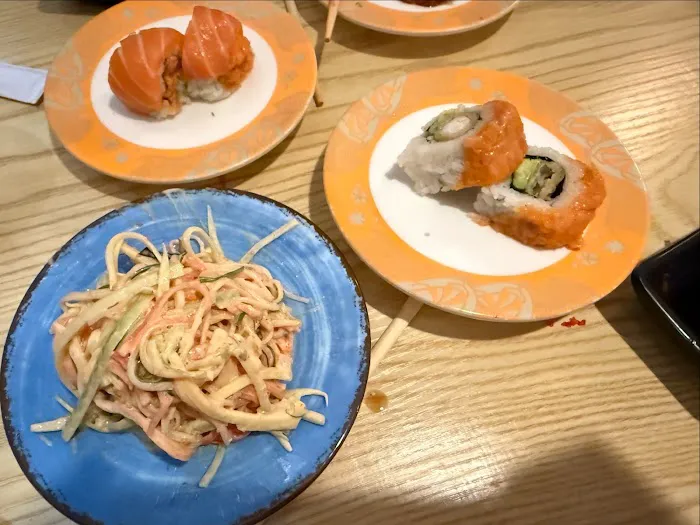 SHUMI REVOLVING SUSHI Picture 1