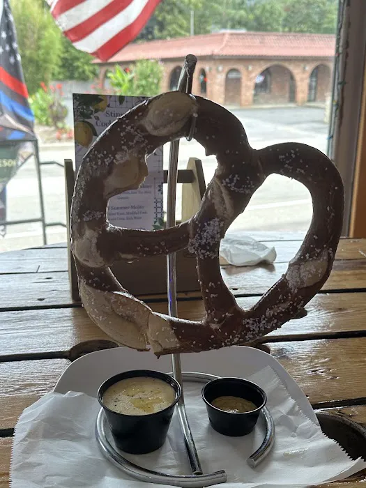 Stinson's Hub Picture 6