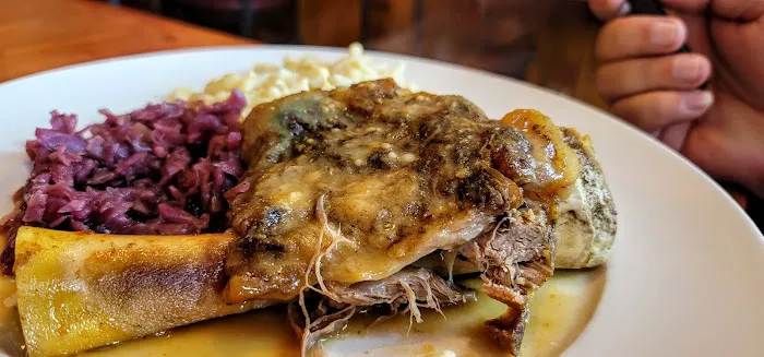 Gus's Restaurant & Tavern Picture 1