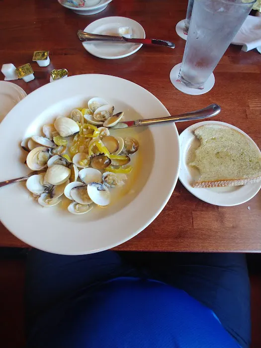 Gus's Restaurant & Tavern Picture 2