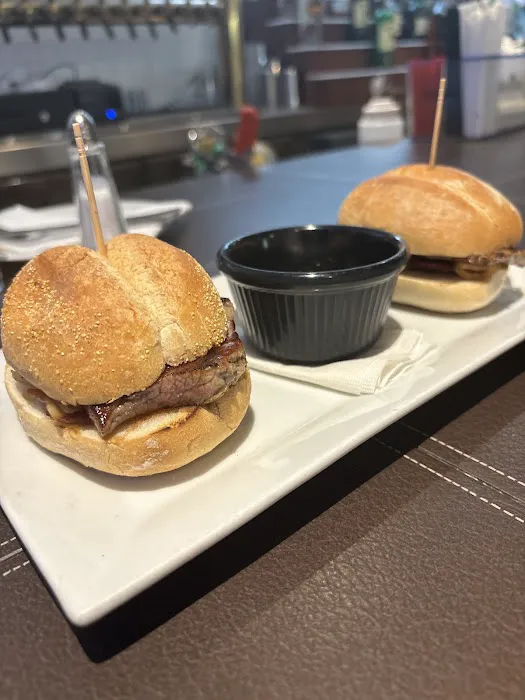 Manu's Kitchen Bar & Sushi Lounge Picture 4