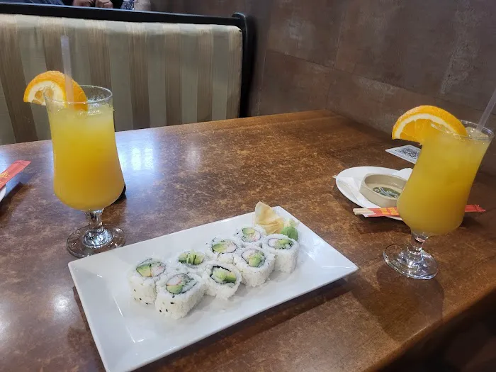 Manu's Kitchen Bar & Sushi Lounge Picture 9