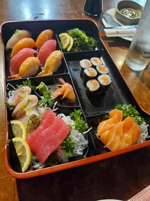 Manu's Kitchen Bar & Sushi Lounge Picture 2