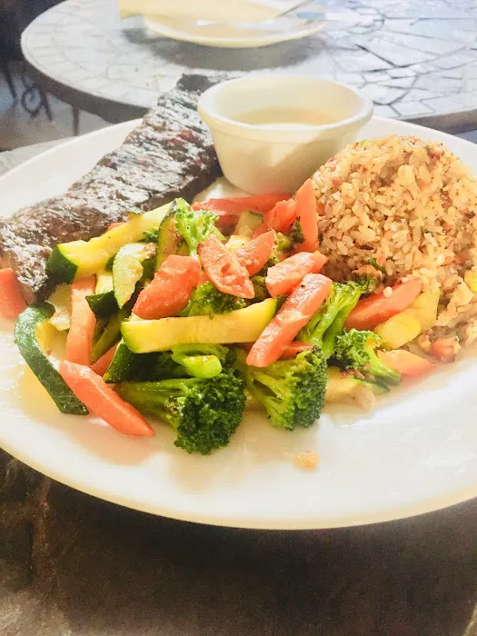 Manu's Kitchen Bar & Sushi Lounge Picture 1