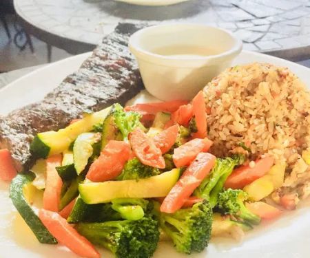 Manu's Kitchen Bar & Sushi Lounge