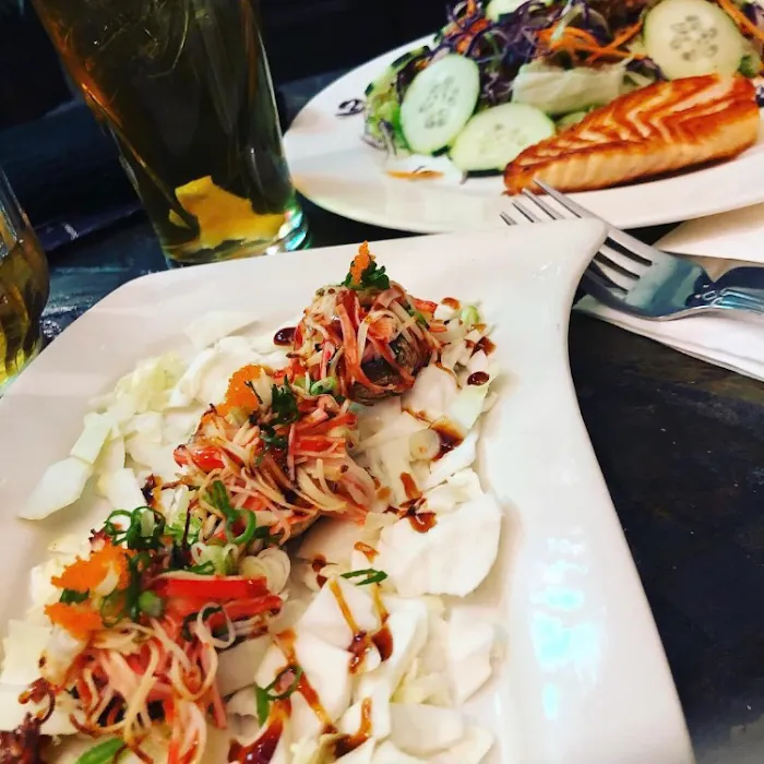 Manu's Kitchen Bar & Sushi Lounge Picture 8