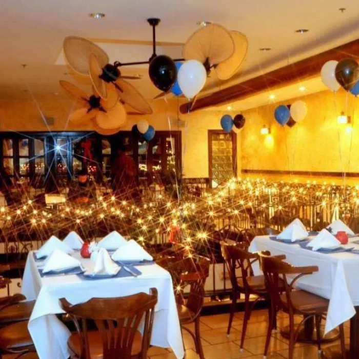 Manu's Kitchen Bar & Sushi Lounge Picture 10