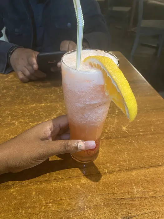 Manu's Kitchen Bar & Sushi Lounge Picture 3