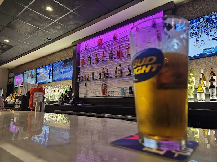 Ted's Bar & Grill Picture 7