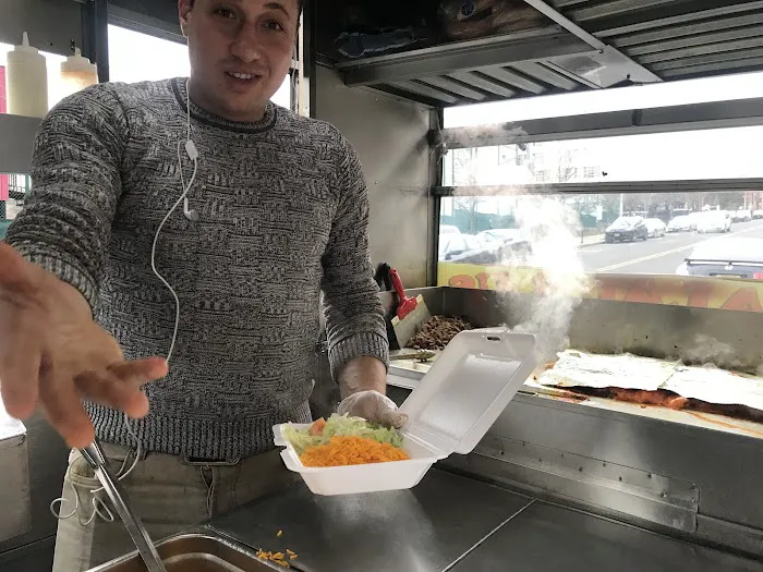 Halal R US Food Cart Picture 2