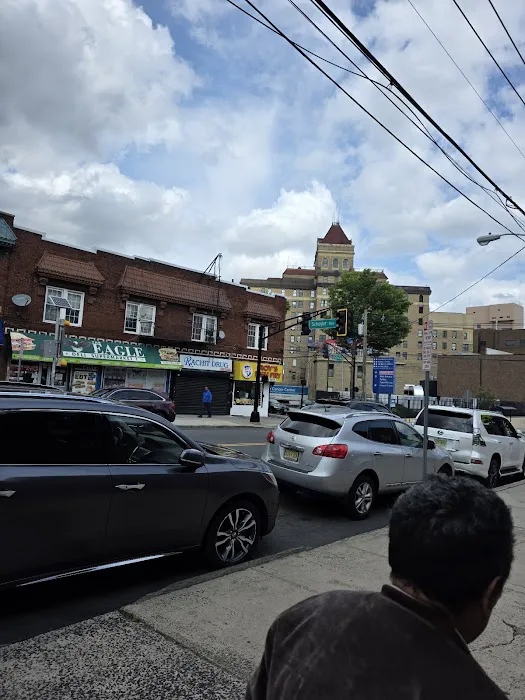 Roy's Fish Fry Lyons Ave Picture 9