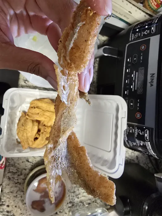 Roy's Fish Fry Lyons Ave Picture 2