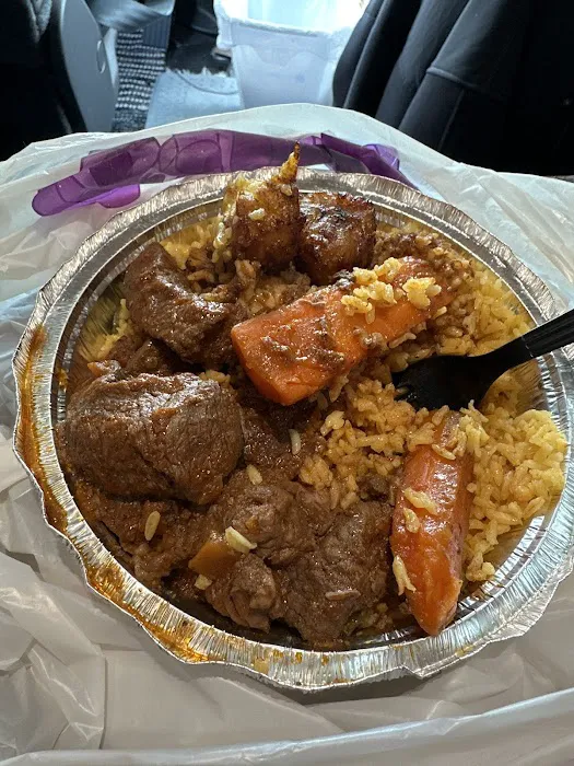 Manny's Deli & Restaurant Picture 3