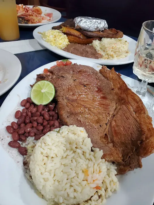 El Salvador Restaurant Picture 9