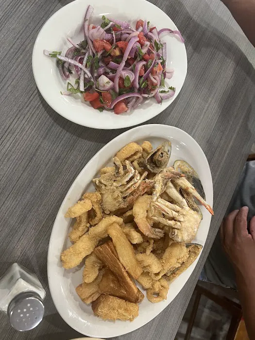 Antojitos Génesis Comida Típica Salvadoreña & Hispana Picture 4