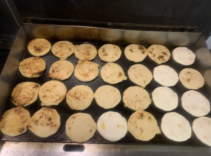 Antojitos Génesis Comida Típica Salvadoreña & Hispana Picture 1