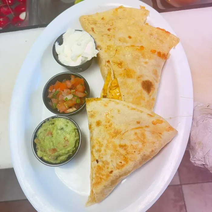 Daisis Restaurant Taqueria y Pupuseria Picture 3