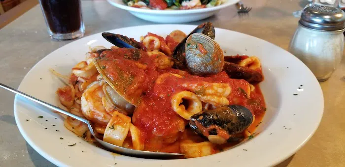 Phil's Pizzeria & Restaurant Picture 2