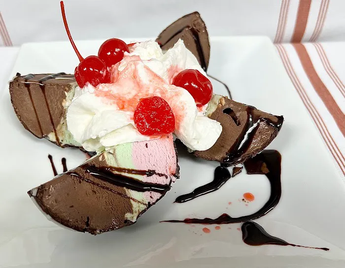 Curtains Bar and Restaurant Picture 4