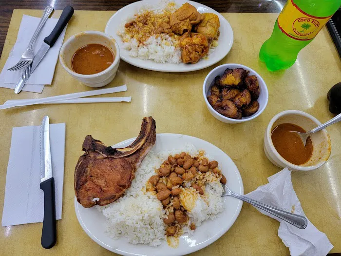 Karina's Restaurant Picture 3