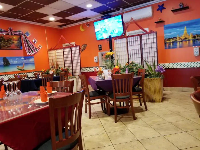 THAI WHITE LOTUS RESTAURANT Picture 2