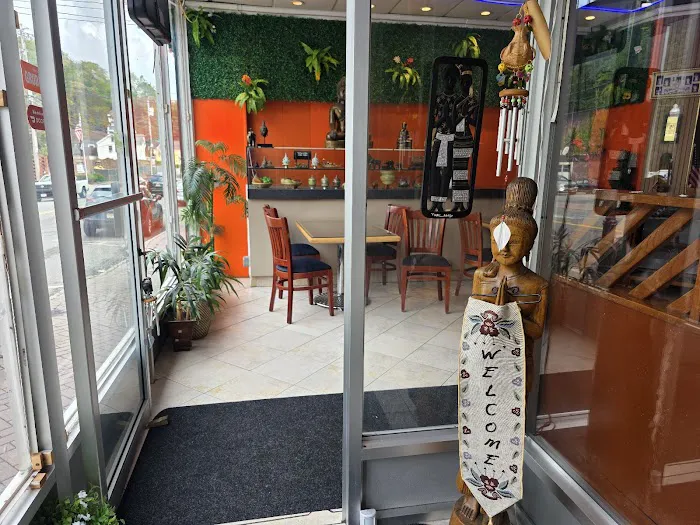 THAI WHITE LOTUS RESTAURANT Picture 5