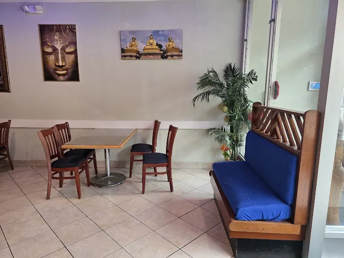 THAI WHITE LOTUS RESTAURANT Picture 6