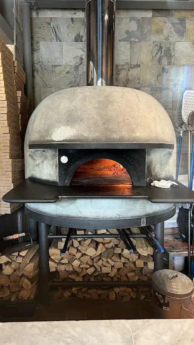 Colombo’s 900 Degrees Pizza Picture 9