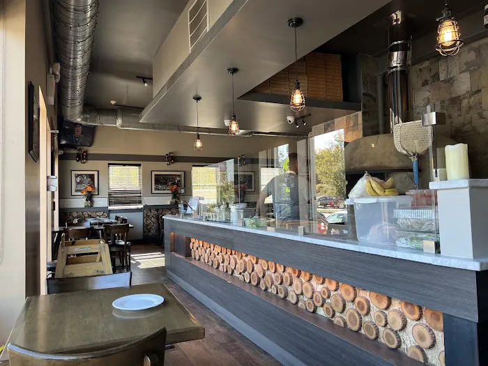 Colombo’s 900 Degrees Pizza Picture 5