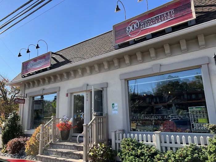 Colombo’s 900 Degrees Pizza Picture 8