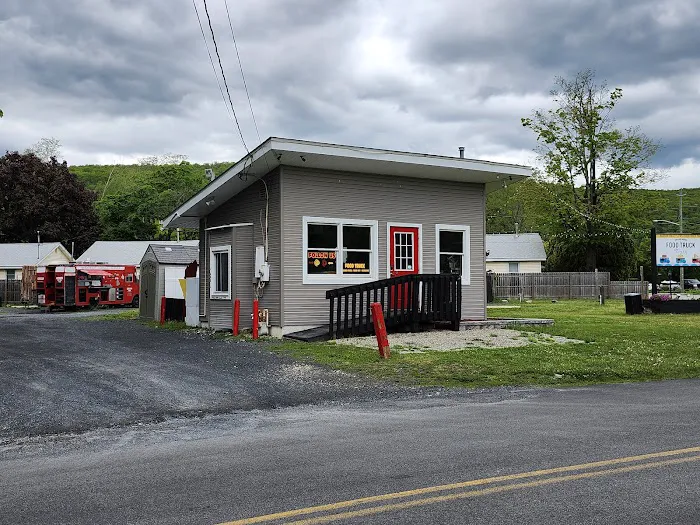 Dock Side Food Truck Park Picture 5