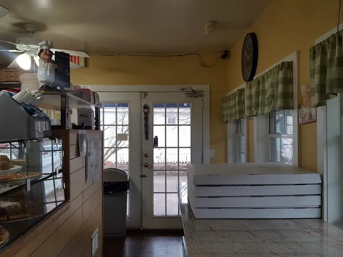 Four Brothers Restaurant & Pizzeria Picture 2