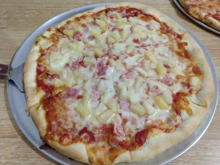 Four Brothers Restaurant & Pizzeria Picture 9