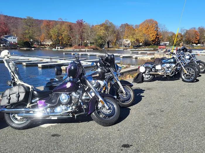 Emerald Point Restaurant and Marina Picture 6