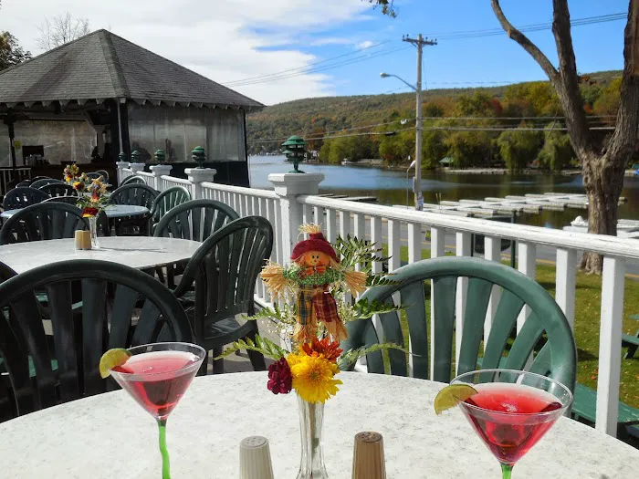 Emerald Point Restaurant and Marina Picture 9