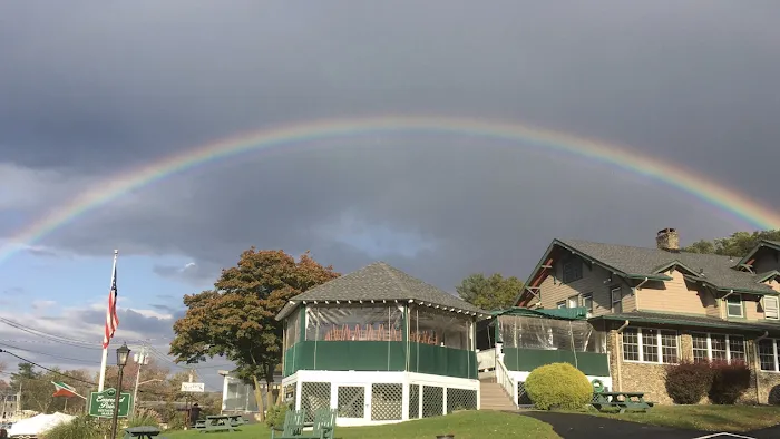 Emerald Point Restaurant and Marina Picture 7