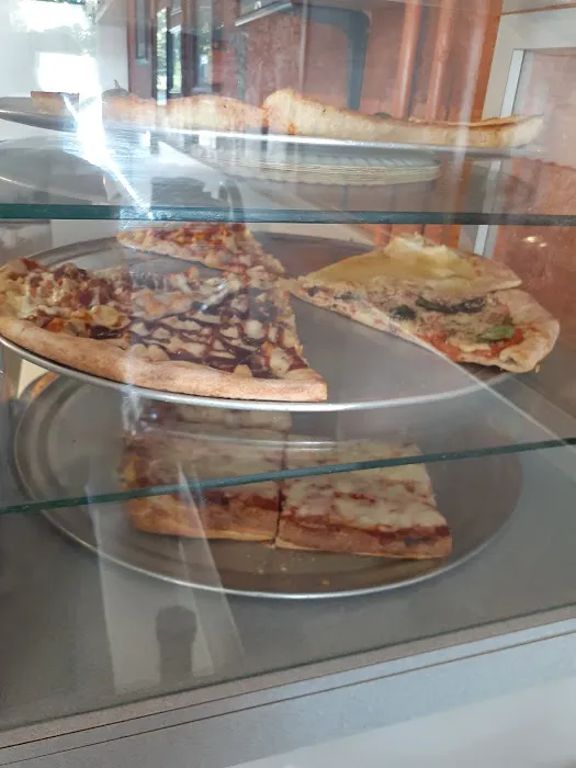 La Pizza of Roseland Picture 1